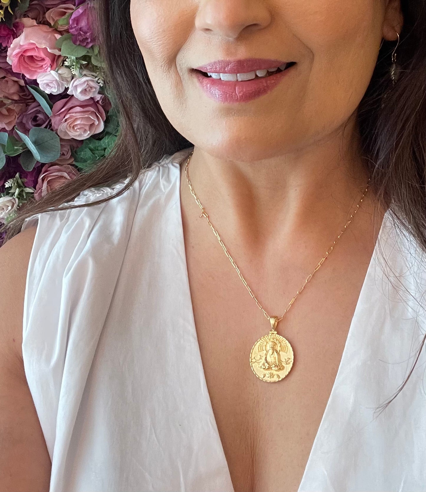 Sohavi Guru Nanak Coin necklace in stylish rectangular link chain .